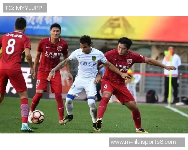 恒大与贵州恒丰激战正酣争夺中超积分榜关键胜利